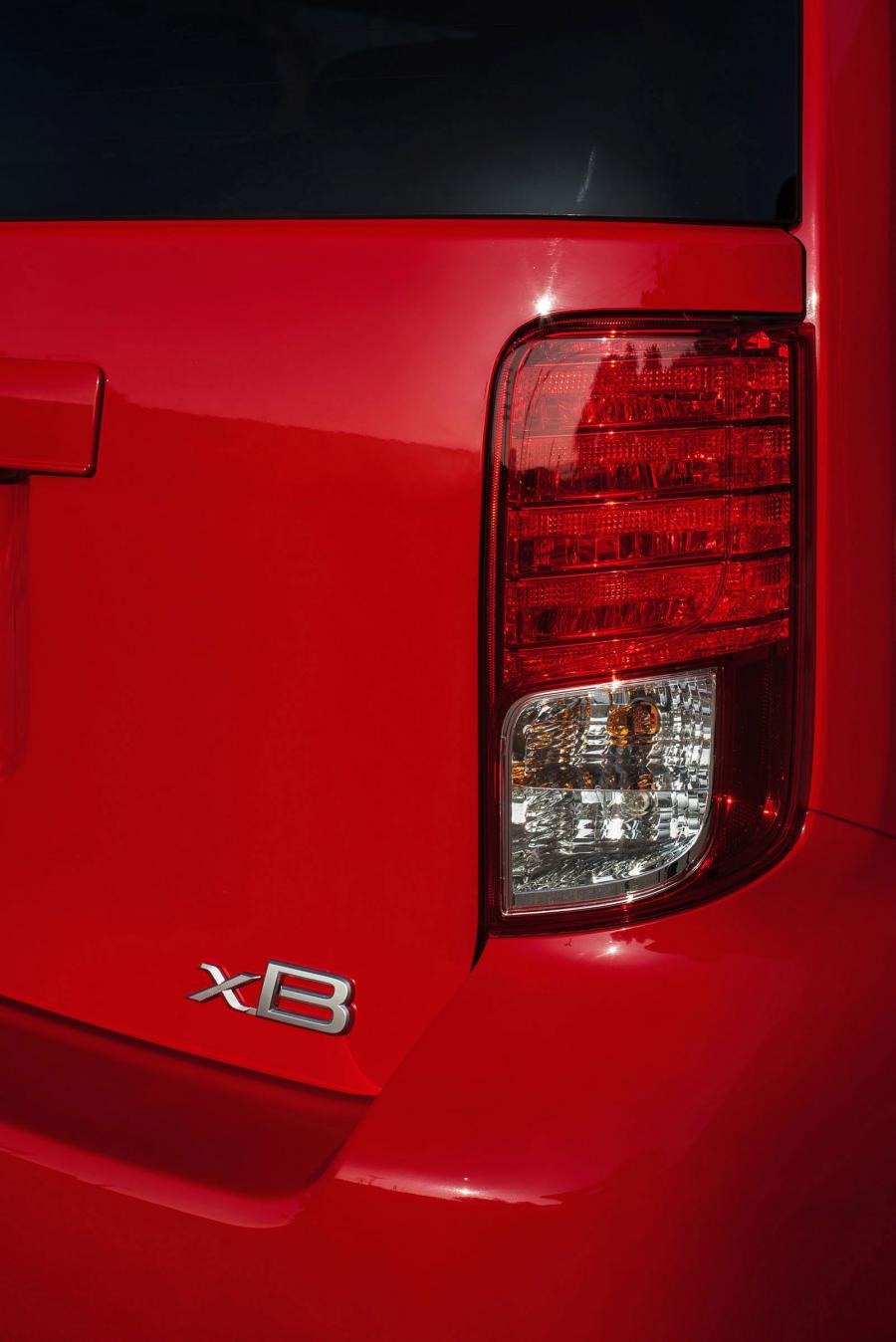 Детали экстерьера Scion xB 2014 года  (фото 17 из 25)